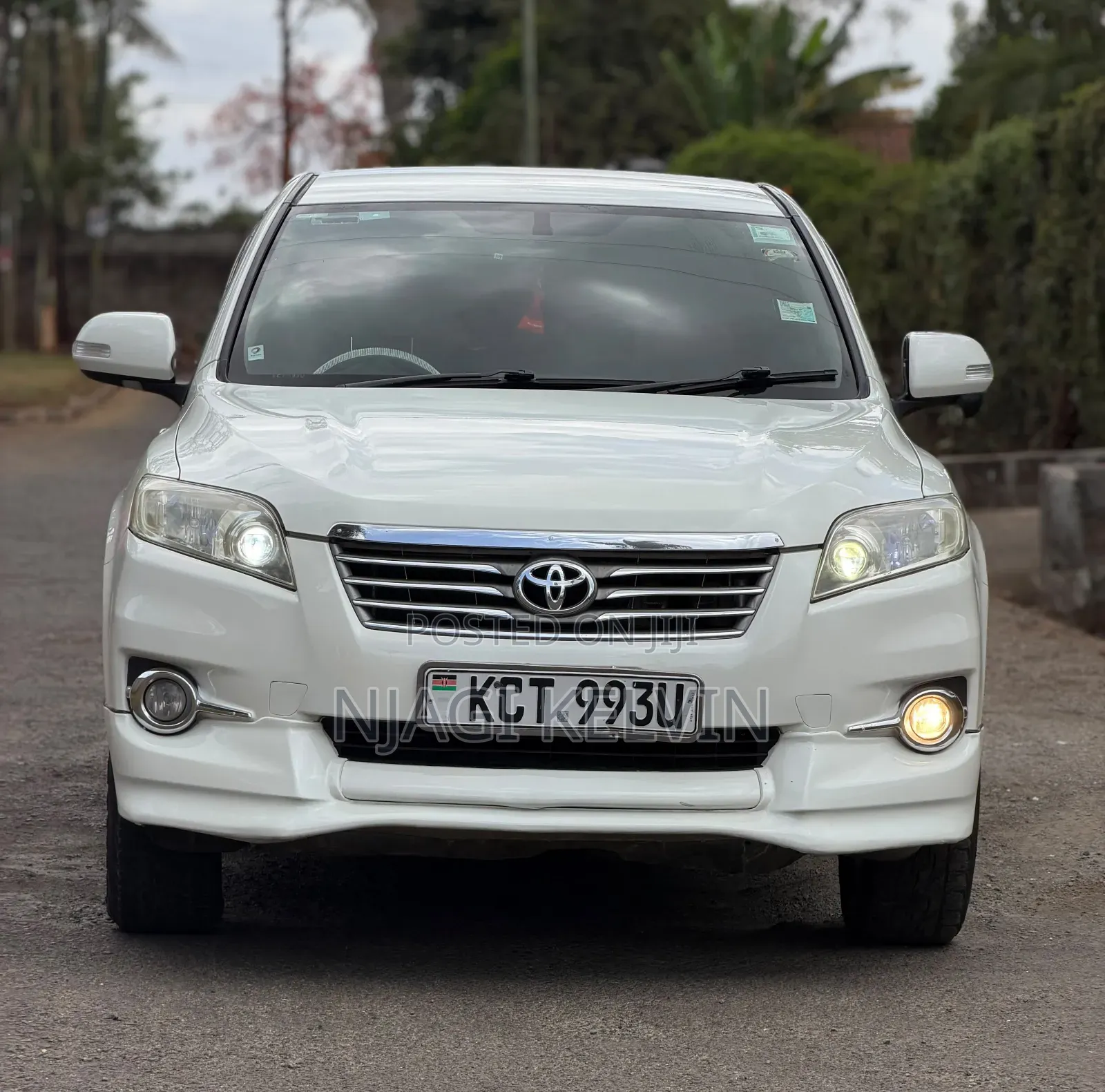 Toyota Vanguard 2012 White