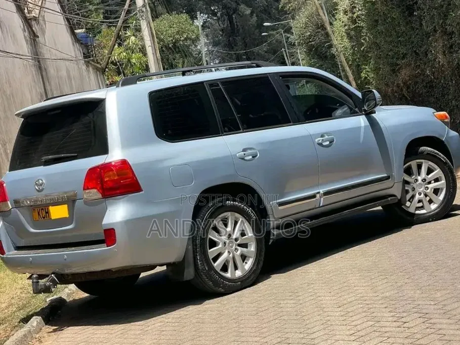 Toyota Land Cruiser 4.5 V8 VXR 2012 Blue