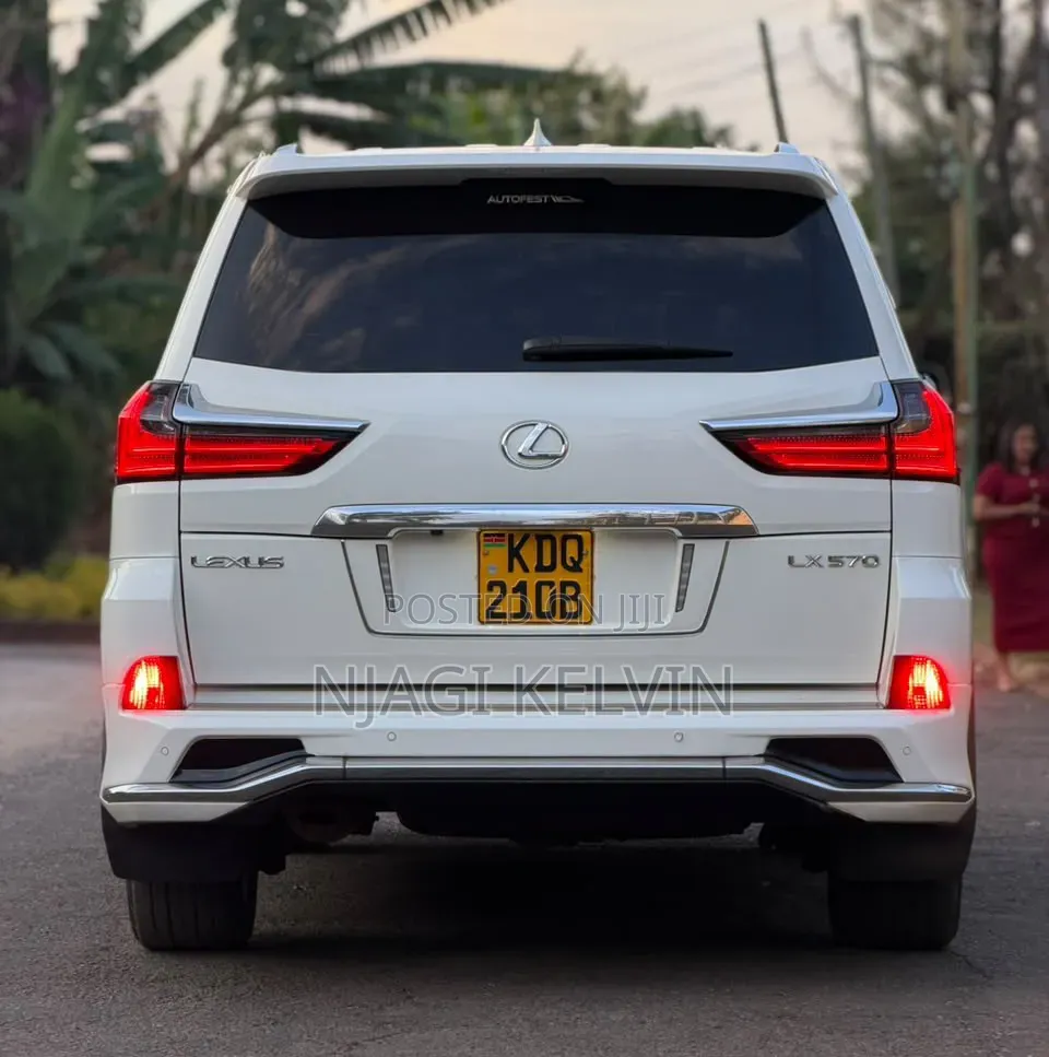 Lexus LX 570 AWD 2016 White