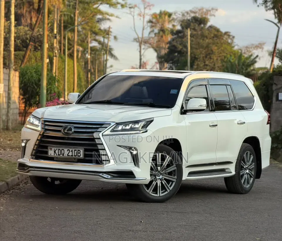 Lexus LX 570 AWD 2016 White