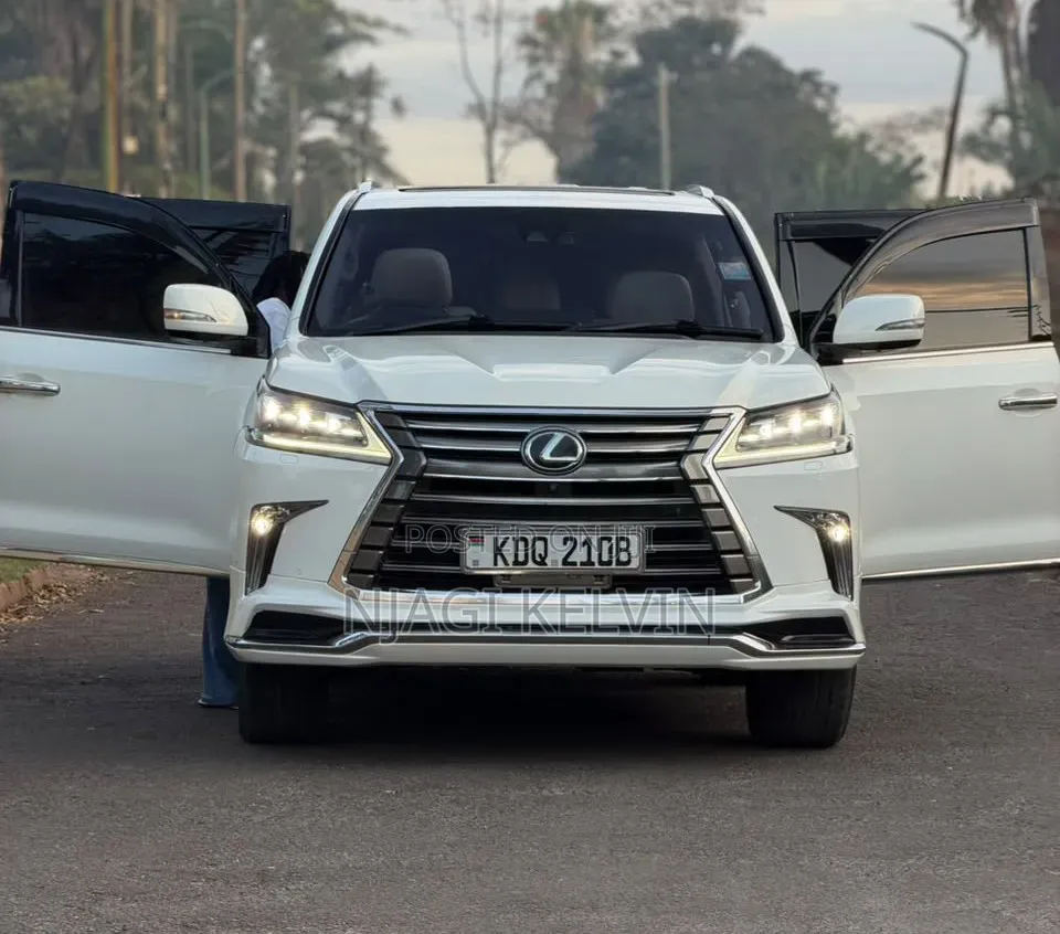 Lexus LX 570 AWD 2016 White
