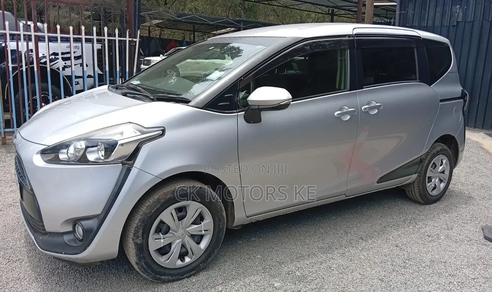Toyota Sienta 1.5 AWD 2016 Silver