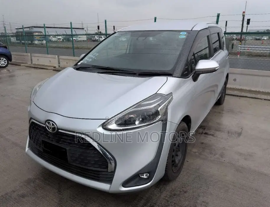 Toyota Sienta 1.5 AWD 2019 Silver