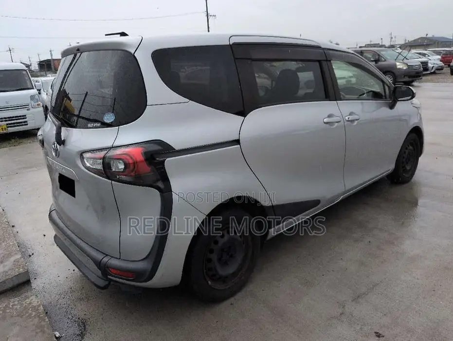 Toyota Sienta 1.5 AWD 2019 Silver