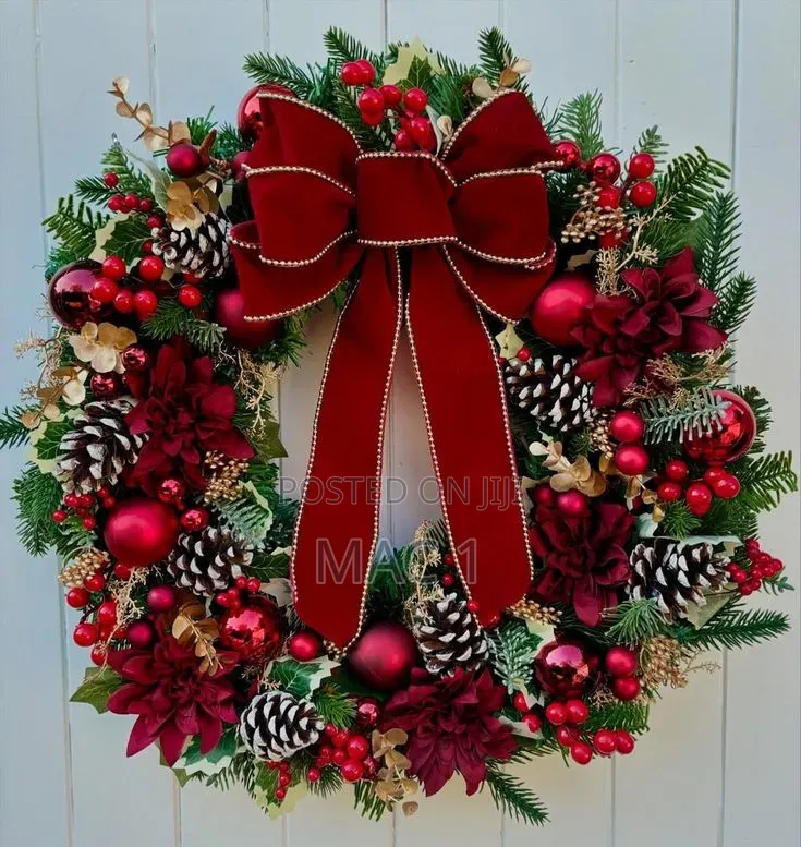 Beautiful Festive Christmas Wreath (30cm) for Front Door & Home Decor