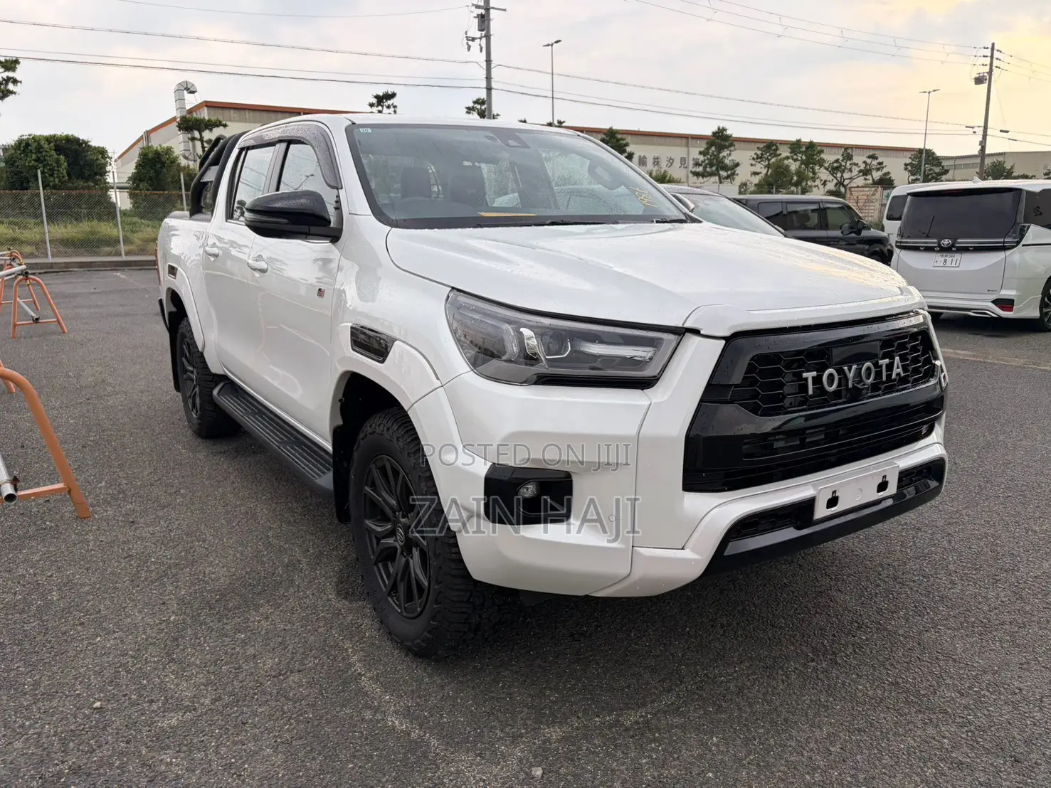Toyota Hilux 2023 White