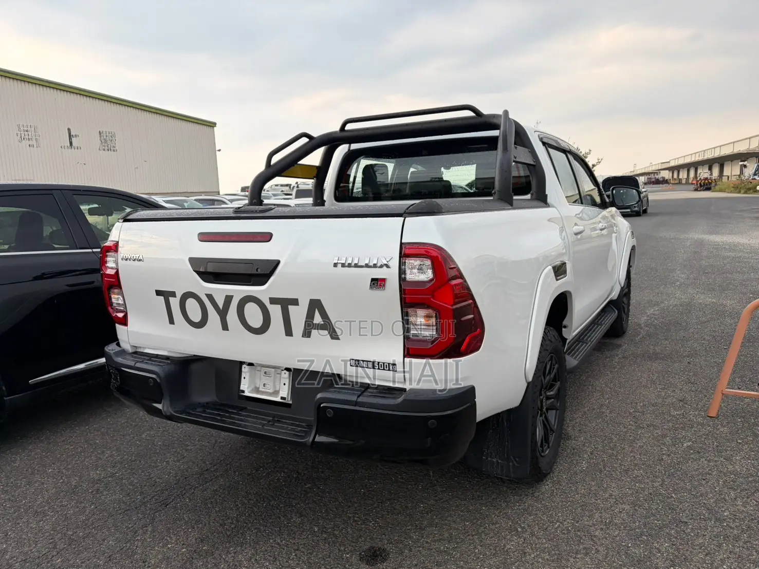 Toyota Hilux 2023 White