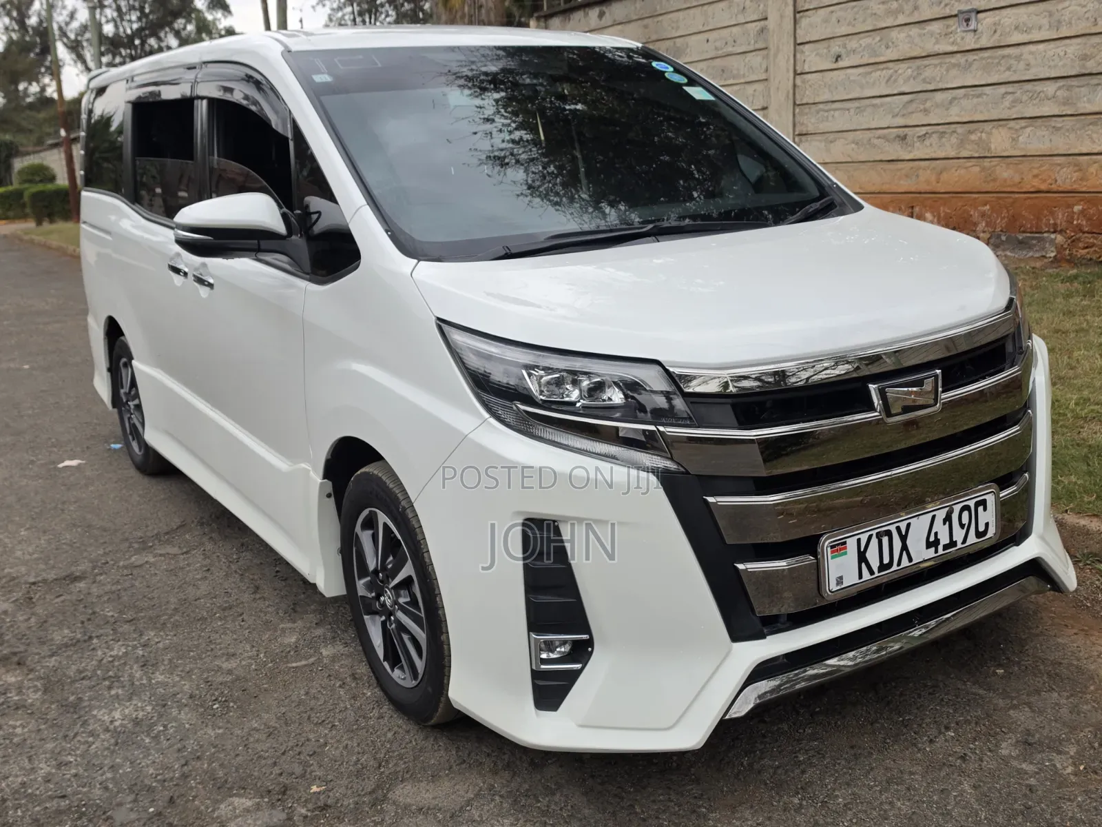 Toyota Noah 2.0 AWD (7 Seater) 2018 Pearl