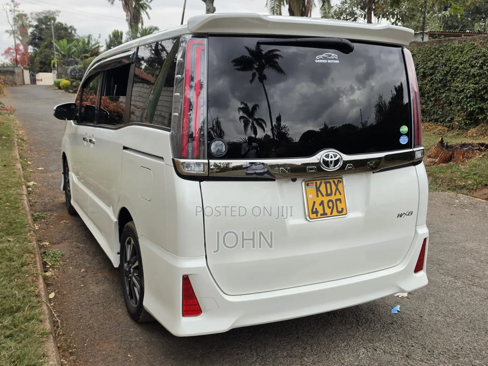 Toyota Noah 2.0 AWD (7 Seater) 2018 Pearl