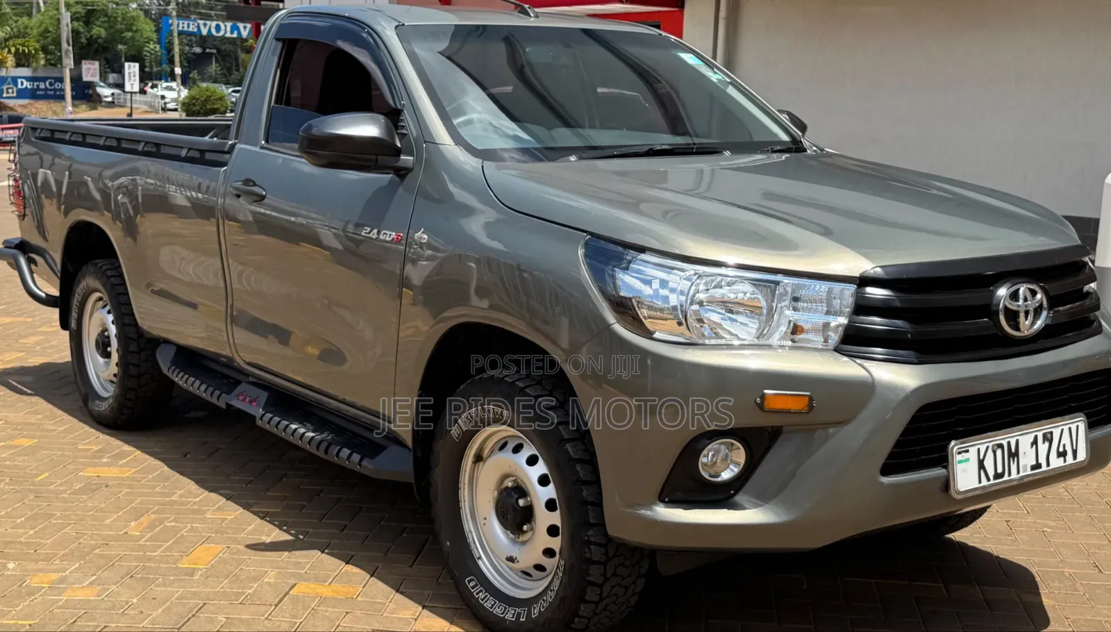 Toyota Hilux 2023 Brown