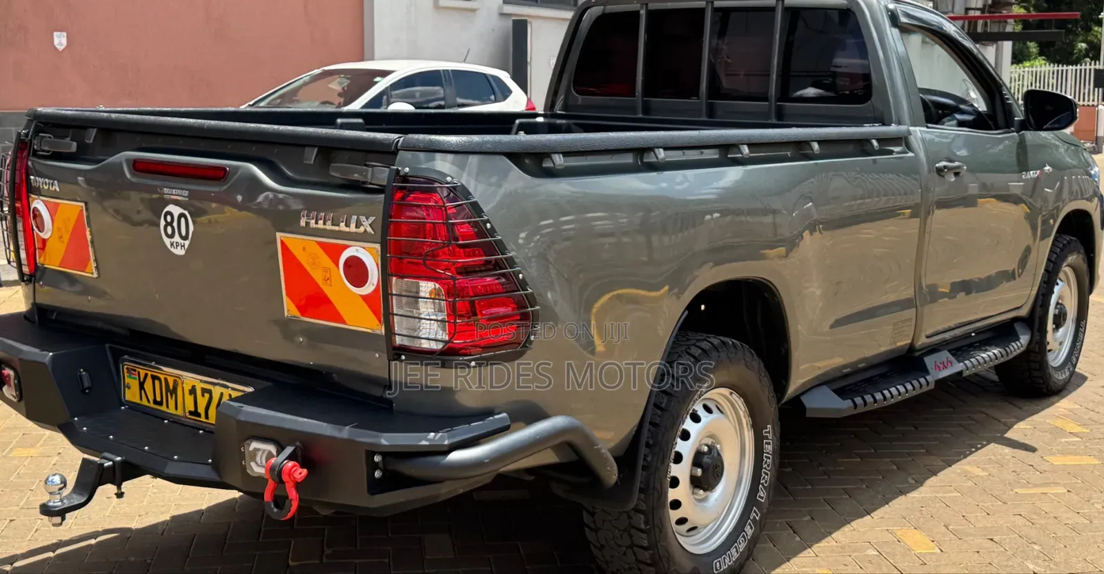Toyota Hilux 2023 Brown