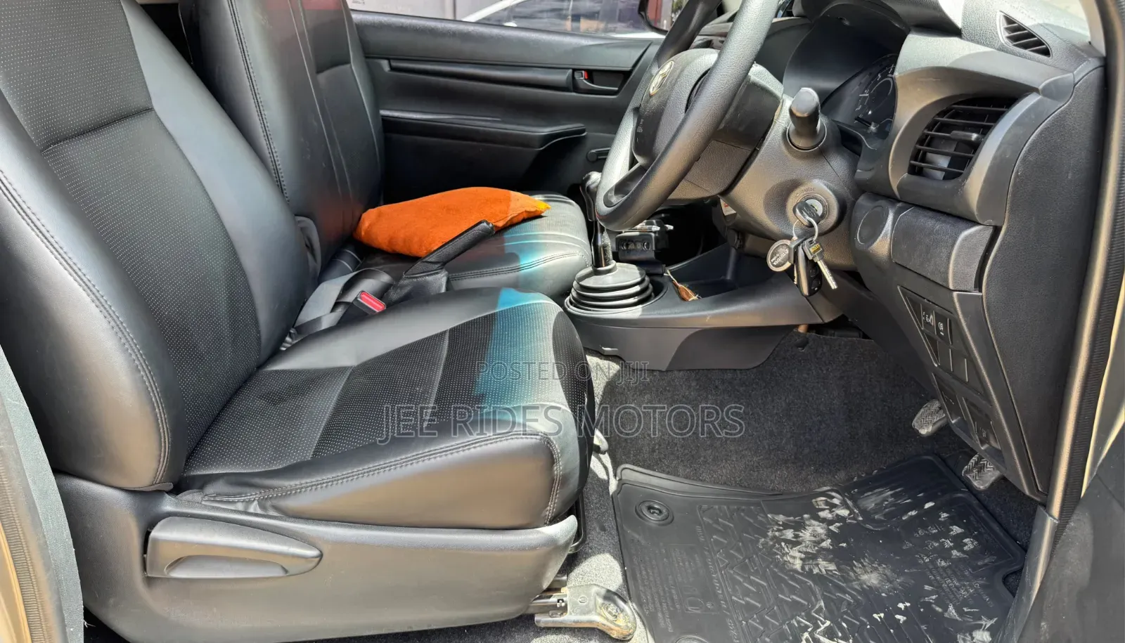 Toyota Hilux 2023 Brown