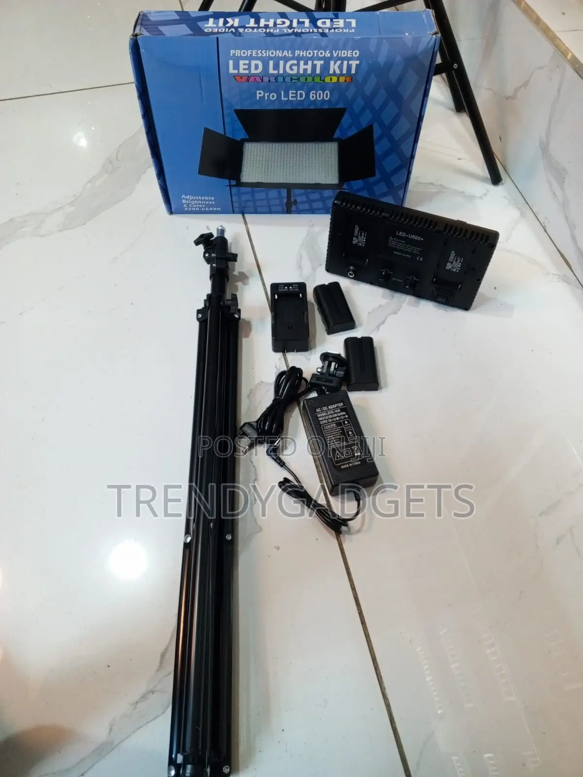 Varicolor Pro LED 600 Photography Light With Tripod Stand