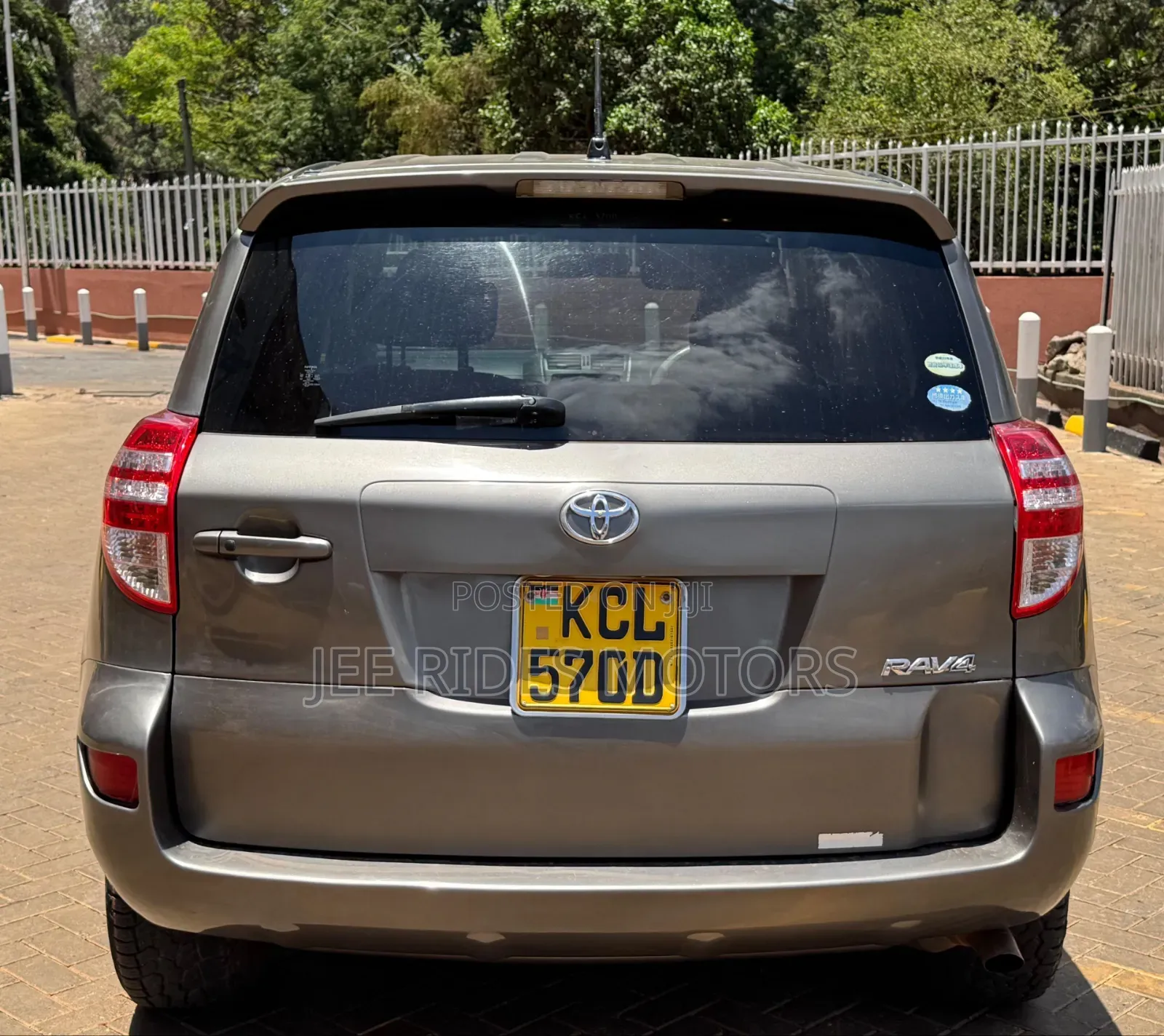 Toyota RAV4 2010 Gold