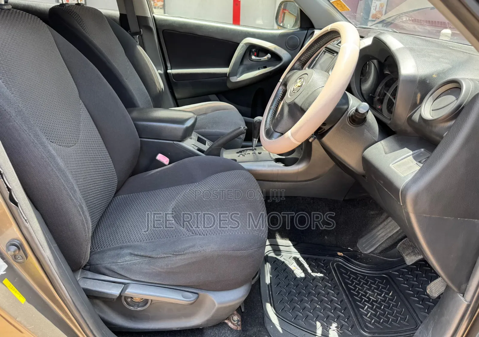 Toyota RAV4 2010 Gold