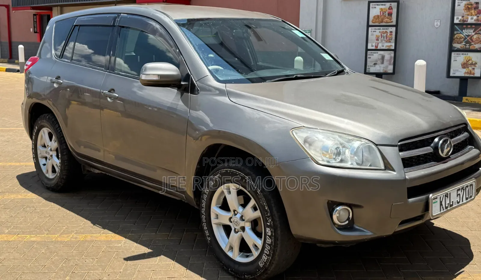 Toyota RAV4 2010 Gold