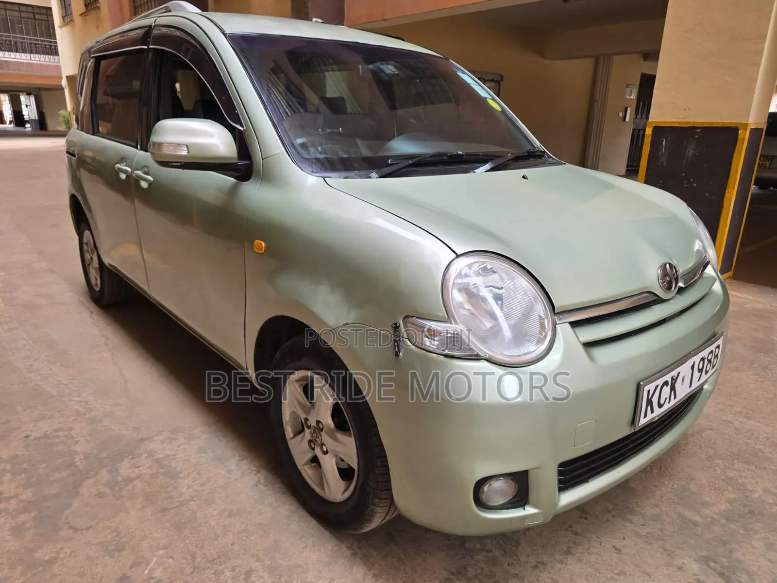 Toyota Sienta 2009 Green