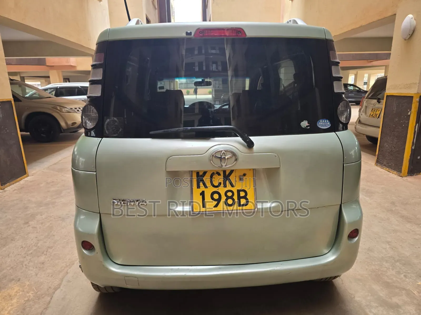 Toyota Sienta 2009 Green