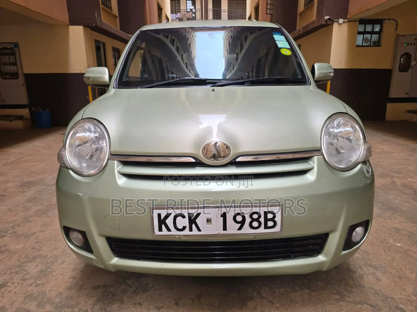 Toyota Sienta 2009 Green