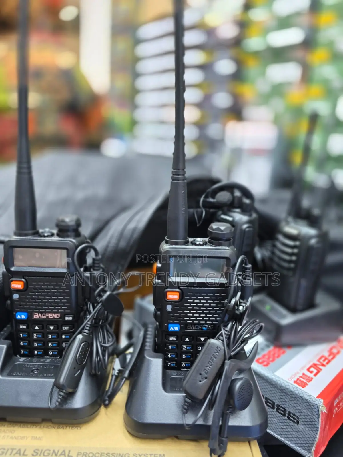 Dual Band Baofeng UV-5R Radio Set With Earpieces and FM Radio