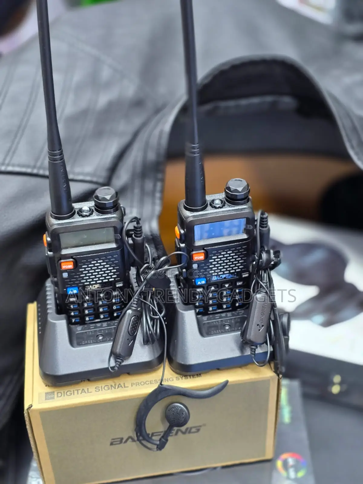 Dual Band Baofeng UV-5R Radio Set With Earpieces and FM Radio