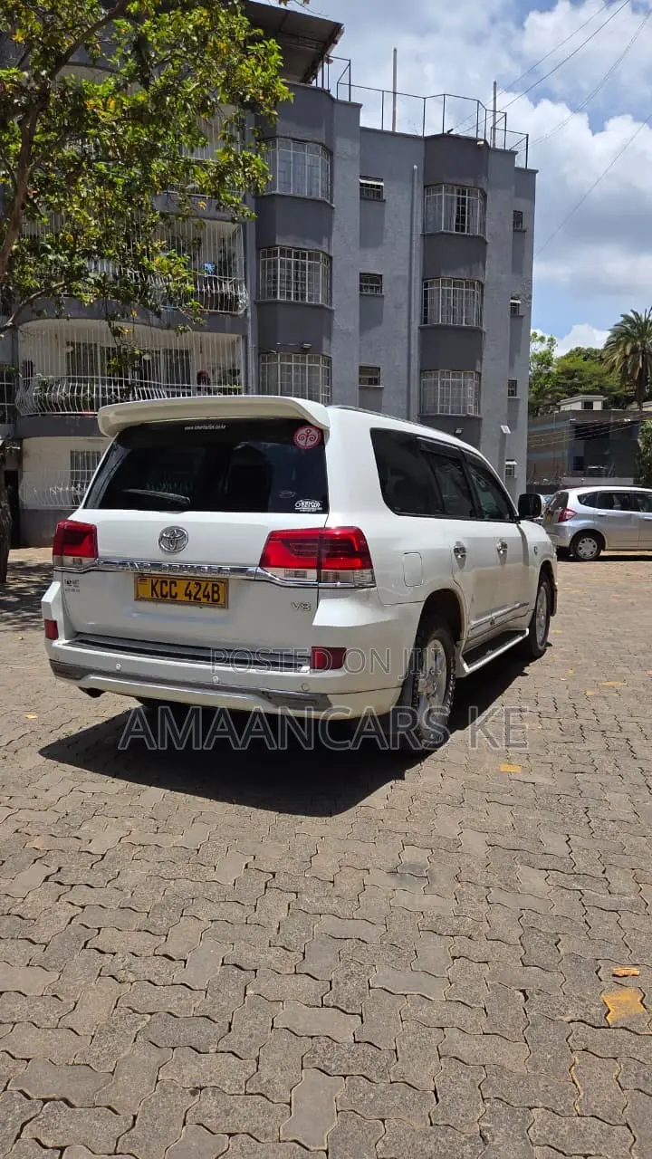 Toyota Land Cruiser 2008 White