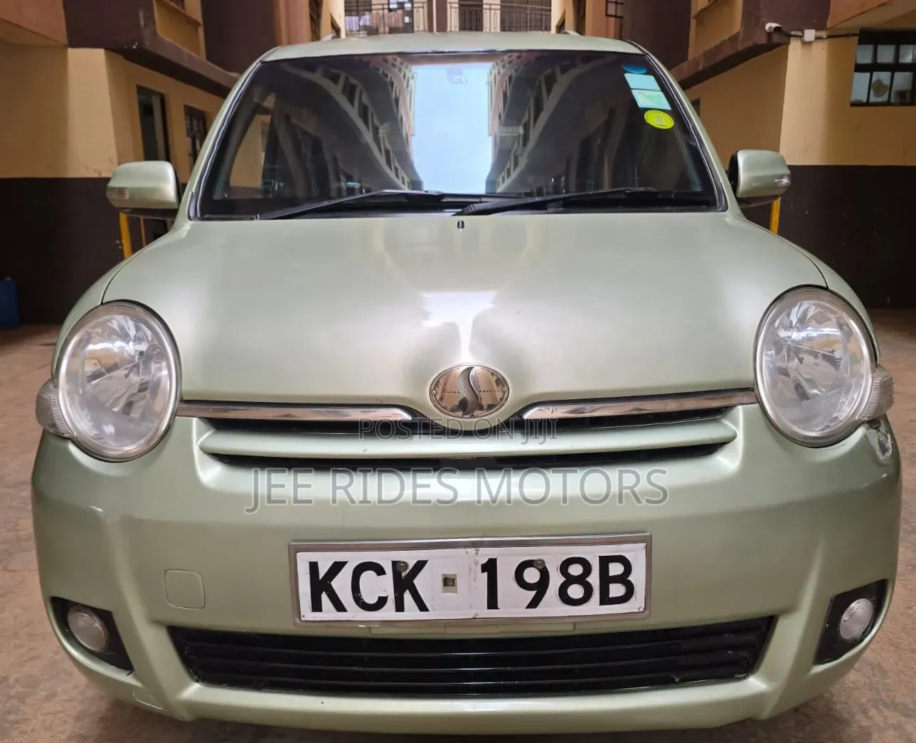 Toyota Sienta 2009 Green