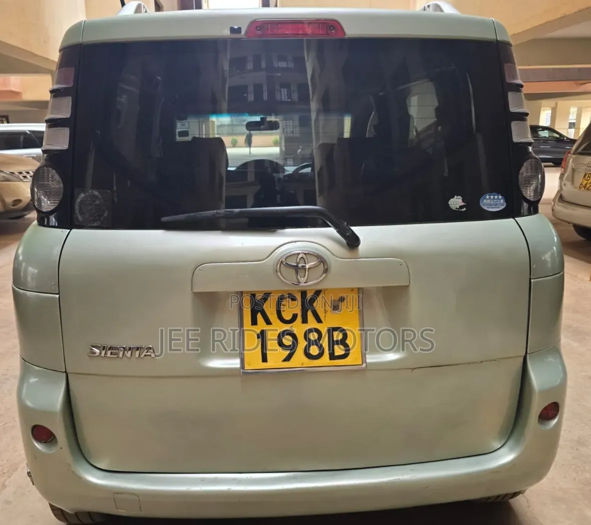 Toyota Sienta 2009 Green