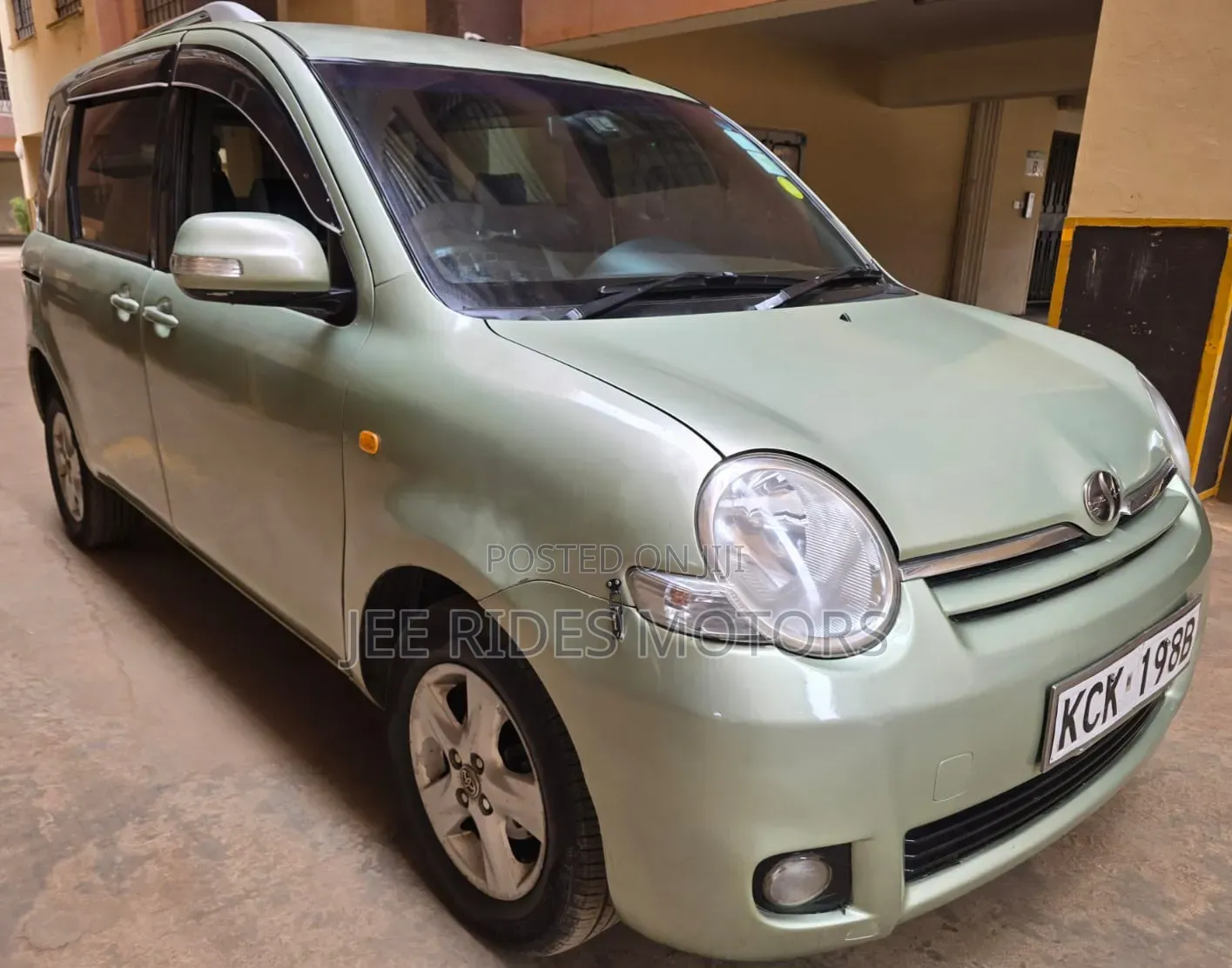 Toyota Sienta 2009 Green