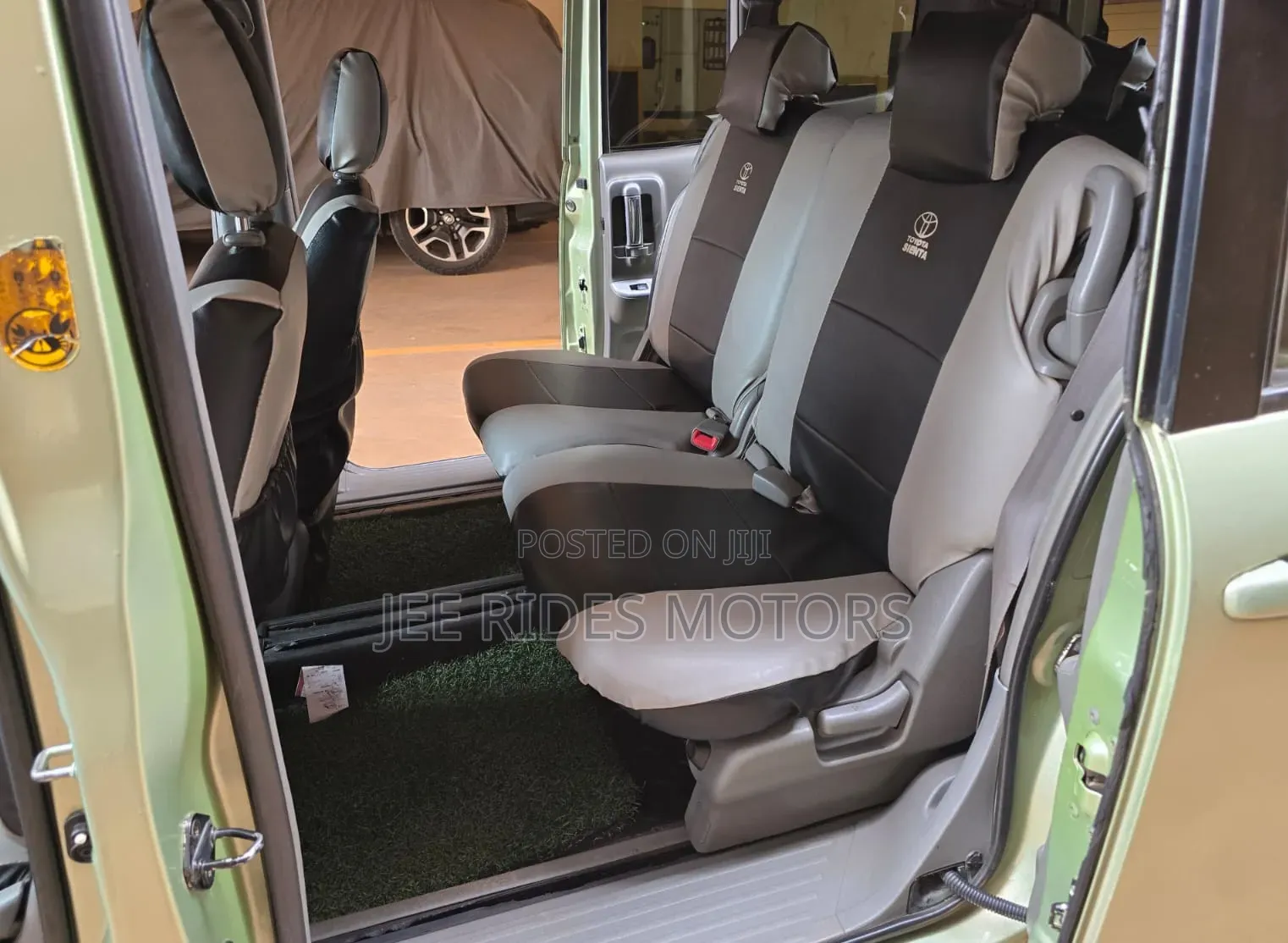 Toyota Sienta 2009 Green