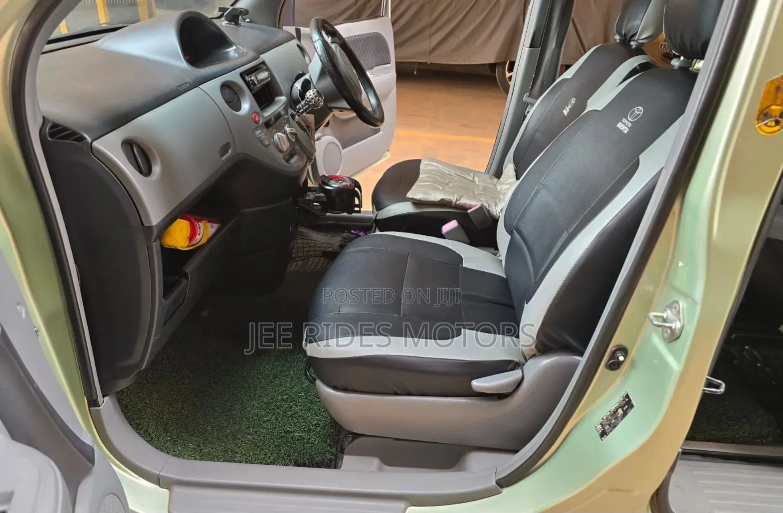 Toyota Sienta 2009 Green
