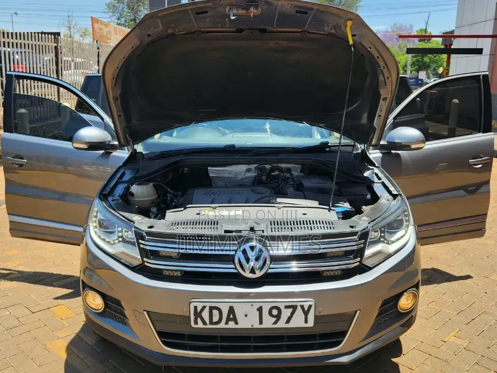 Volkswagen Tiguan R-Line 4Motion 4dr SUV AWD (2.0L 4cyl Turbo 6A) 2015