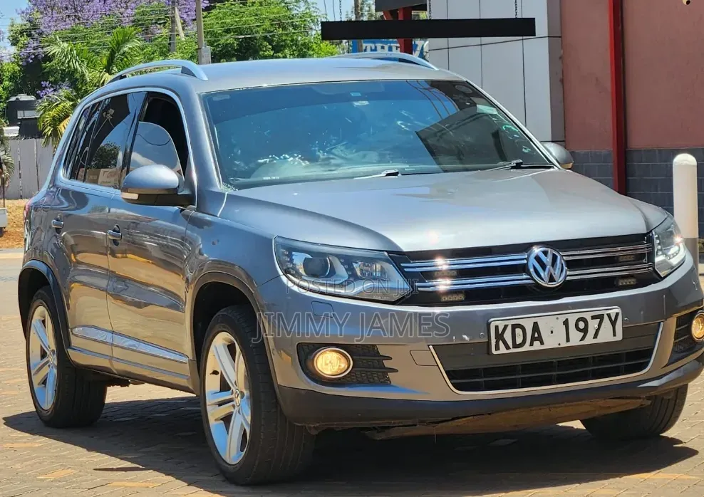 Volkswagen Tiguan R-Line 4Motion 4dr SUV AWD (2.0L 4cyl Turbo 6A) 2015