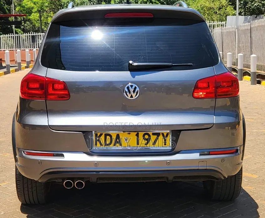 Volkswagen Tiguan R-Line 4Motion 4dr SUV AWD (2.0L 4cyl Turbo 6A) 2015