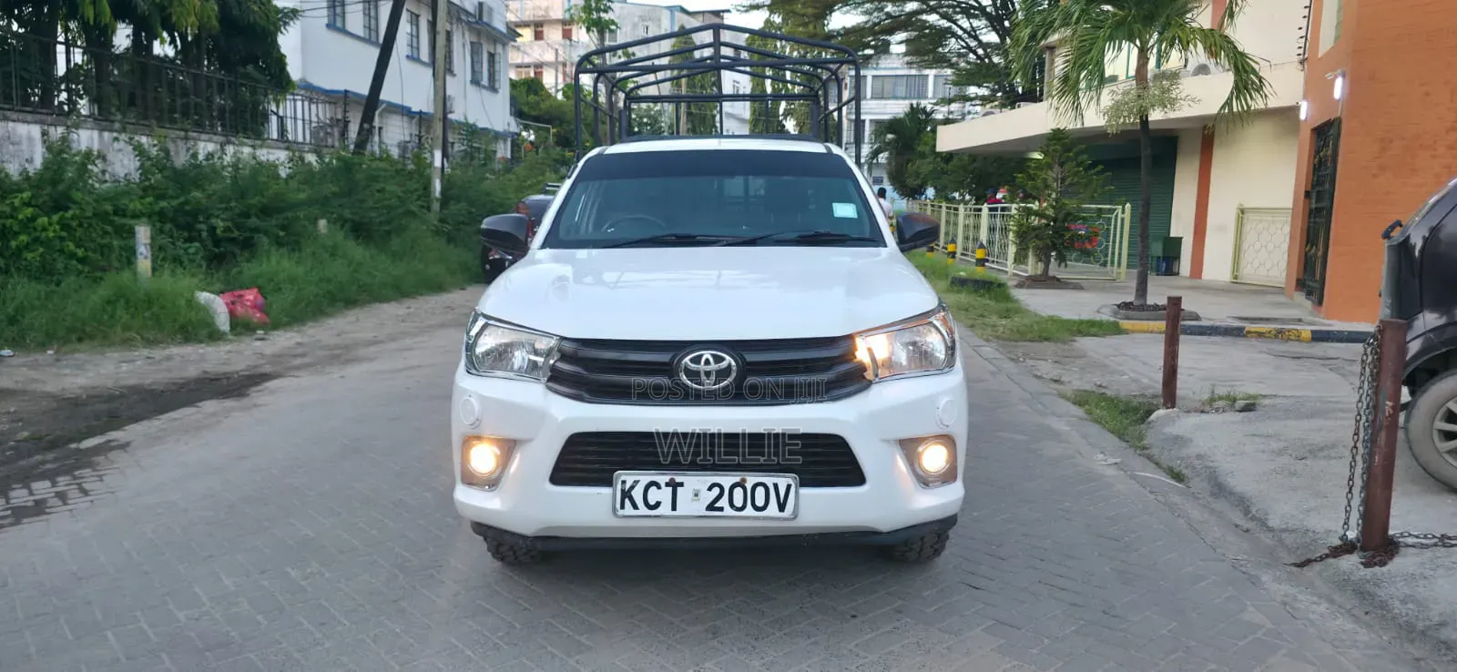 Toyota Hilux 2011 White