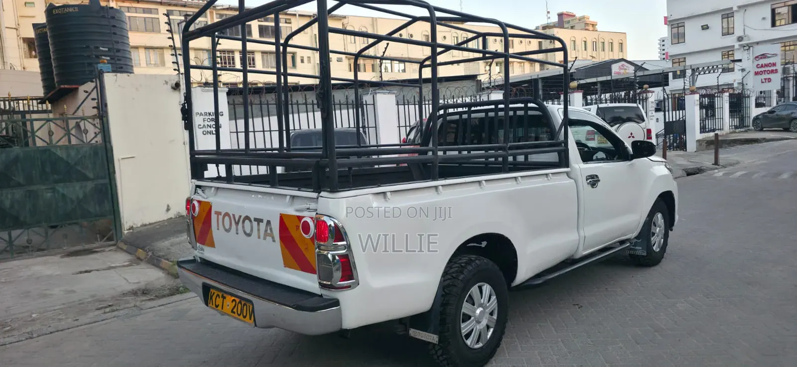 Toyota Hilux 2011 White