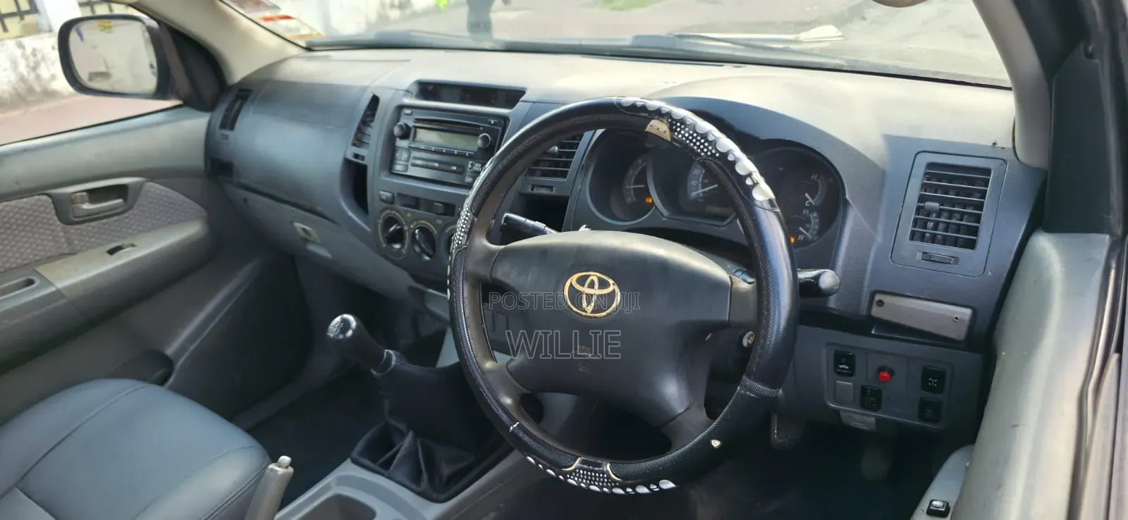 Toyota Hilux 2011 White