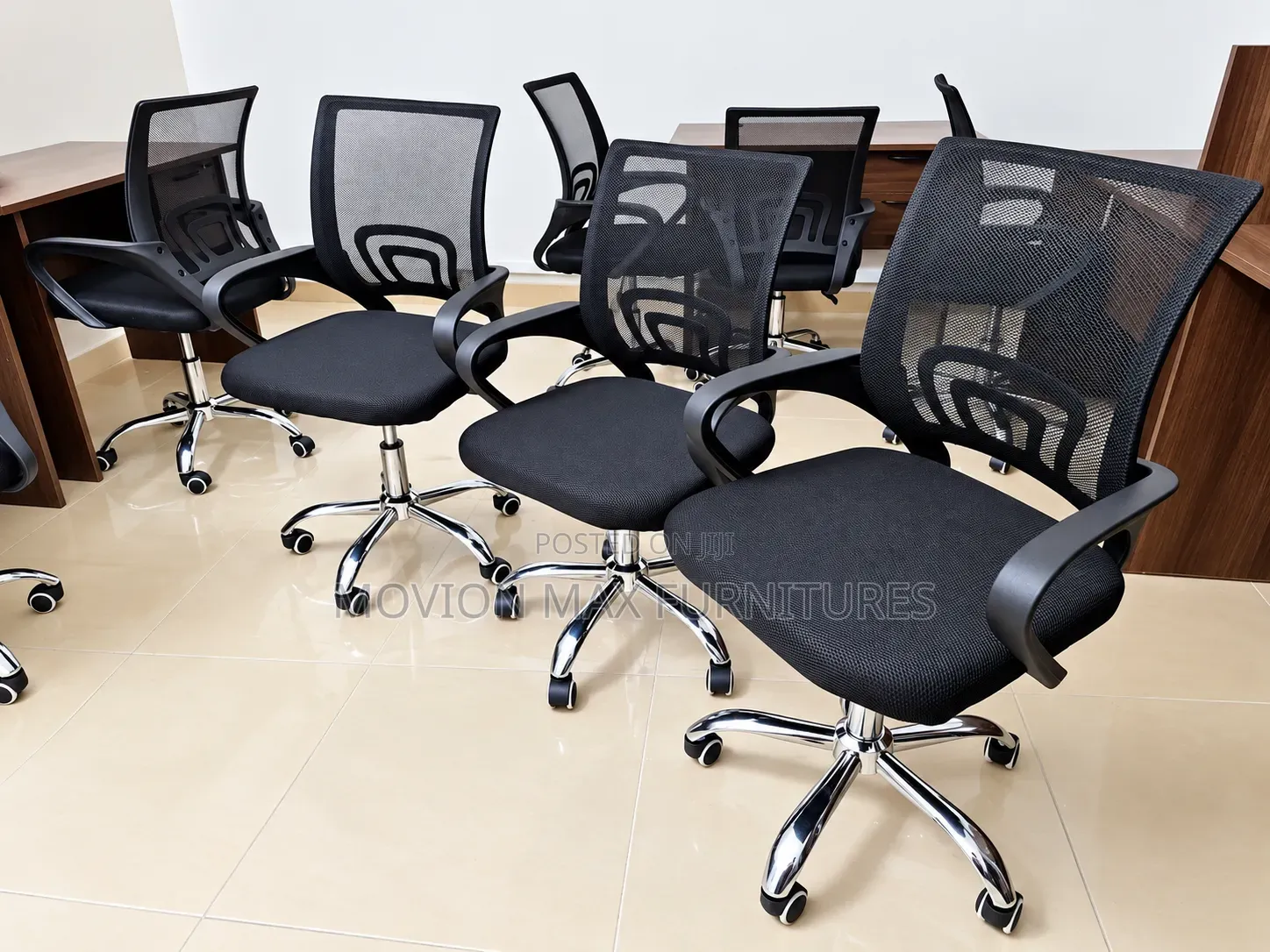 Mesh Office Chair With Adjustable Height and Chrome Star Base