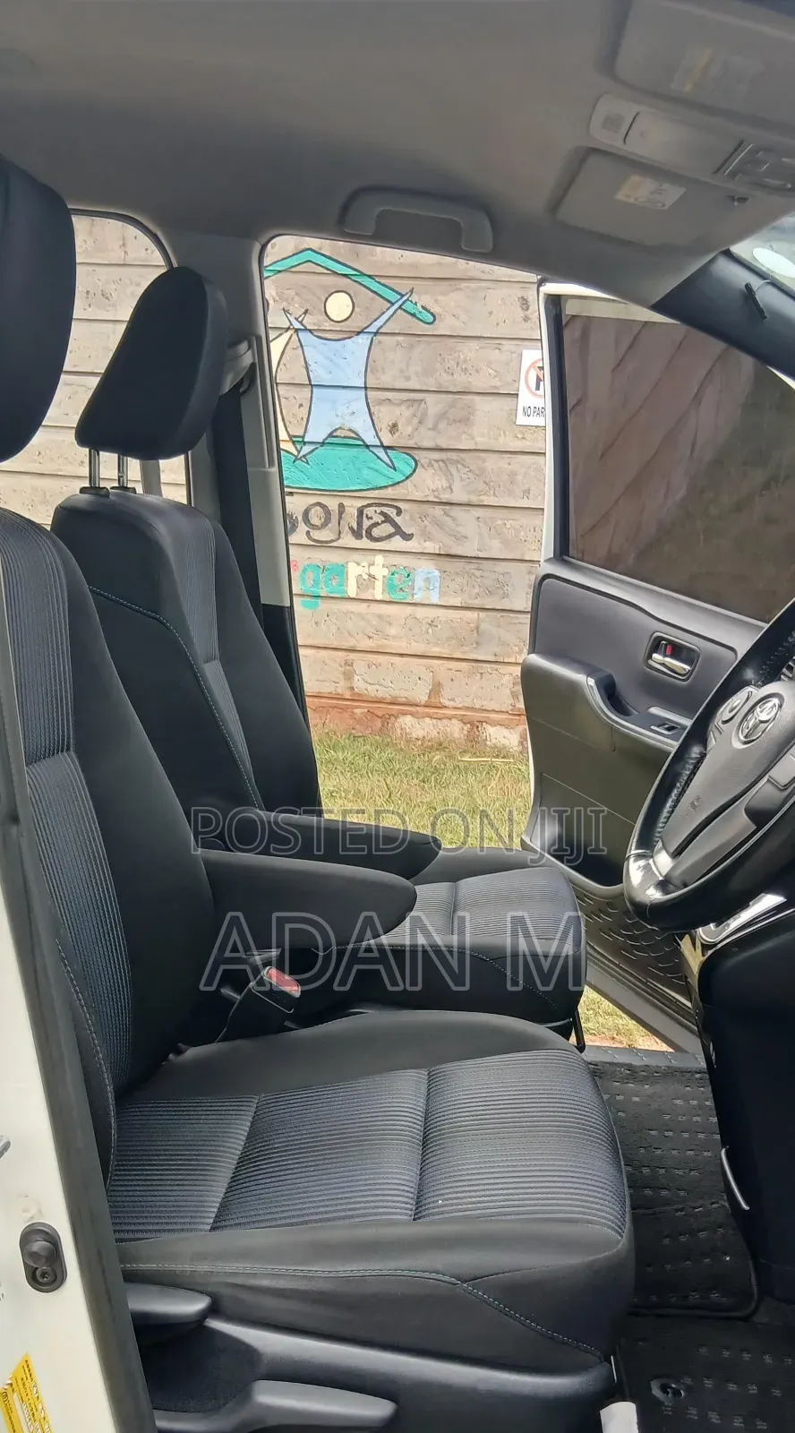Toyota Voxy V 2WD 8-Seater 2017 White
