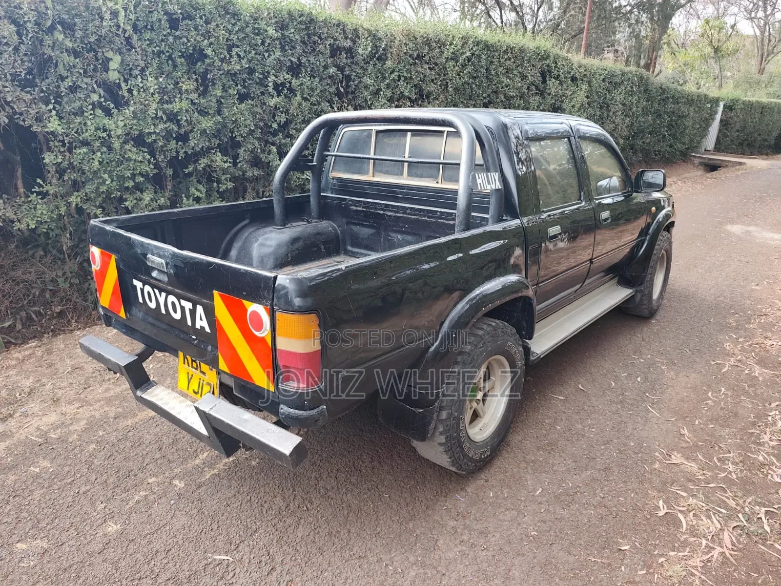 Toyota Hilux 2003 Black