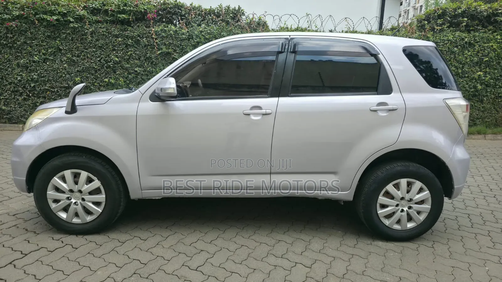 Toyota Rush 1.5 AWD 2011 Silver