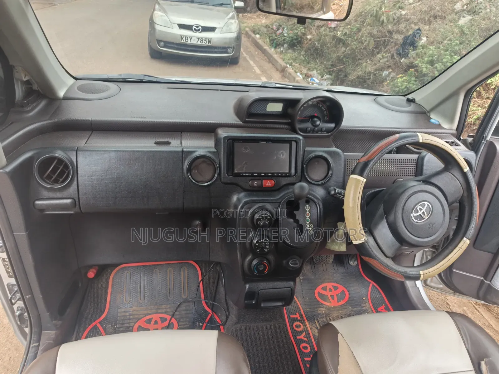 Toyota Spade 2015 Silver