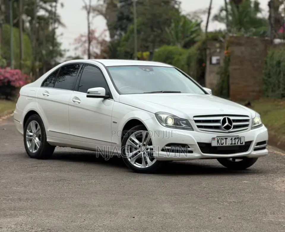 Mercedes-Benz C200 2012 Pearl
