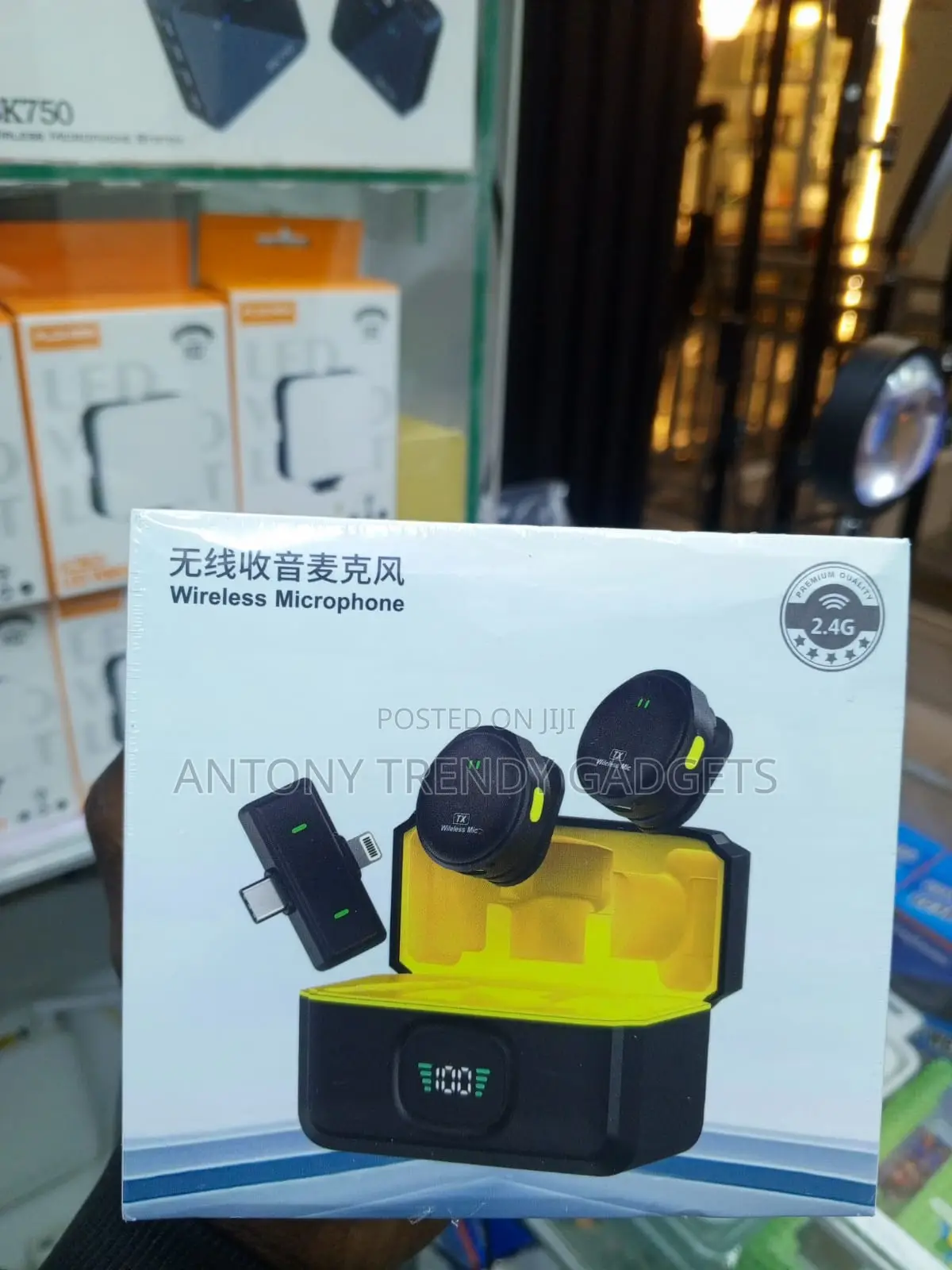 Q9 2.4GHz Wireless Microphone Kit for TikTok and YouTube