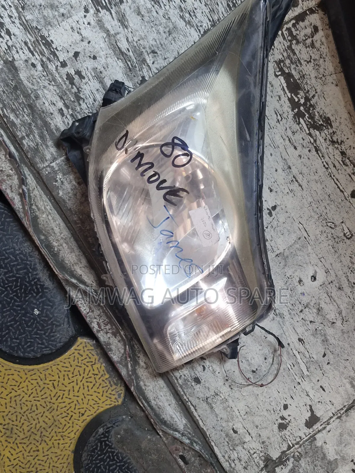 Daihatsu Move Headlights