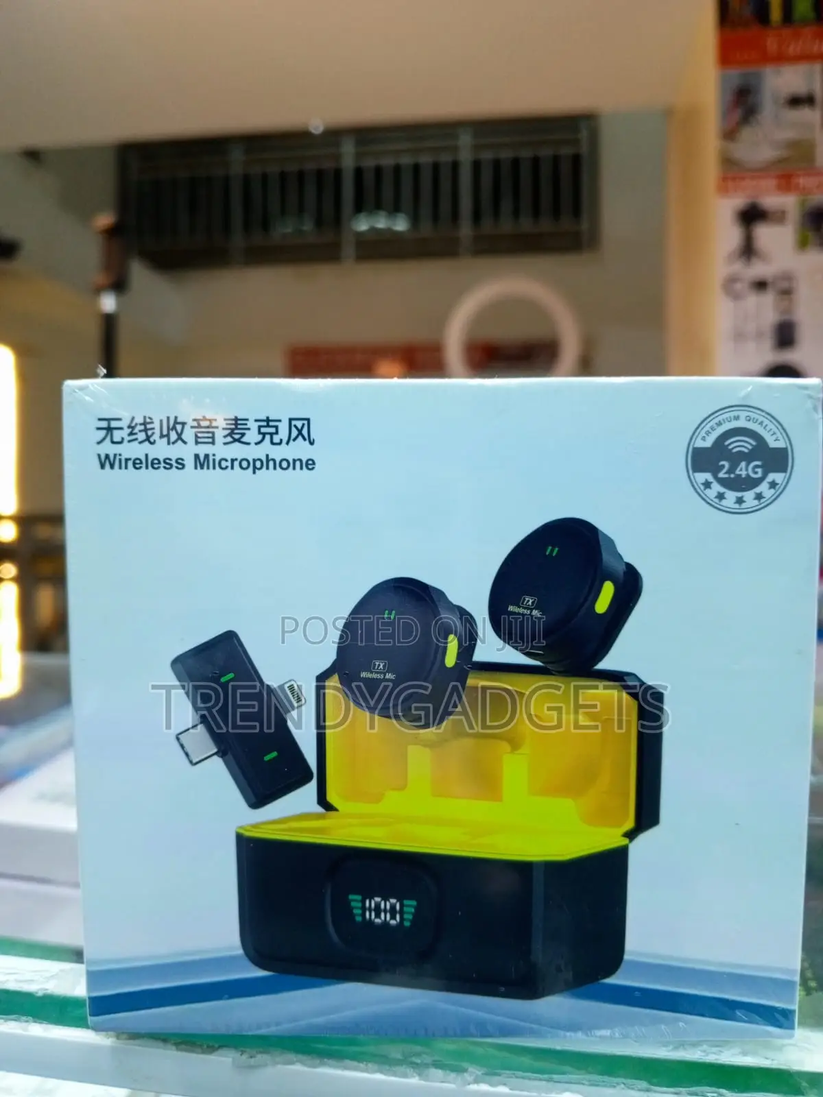 Q9 Wireless Microphone Set With Digital Battery Display