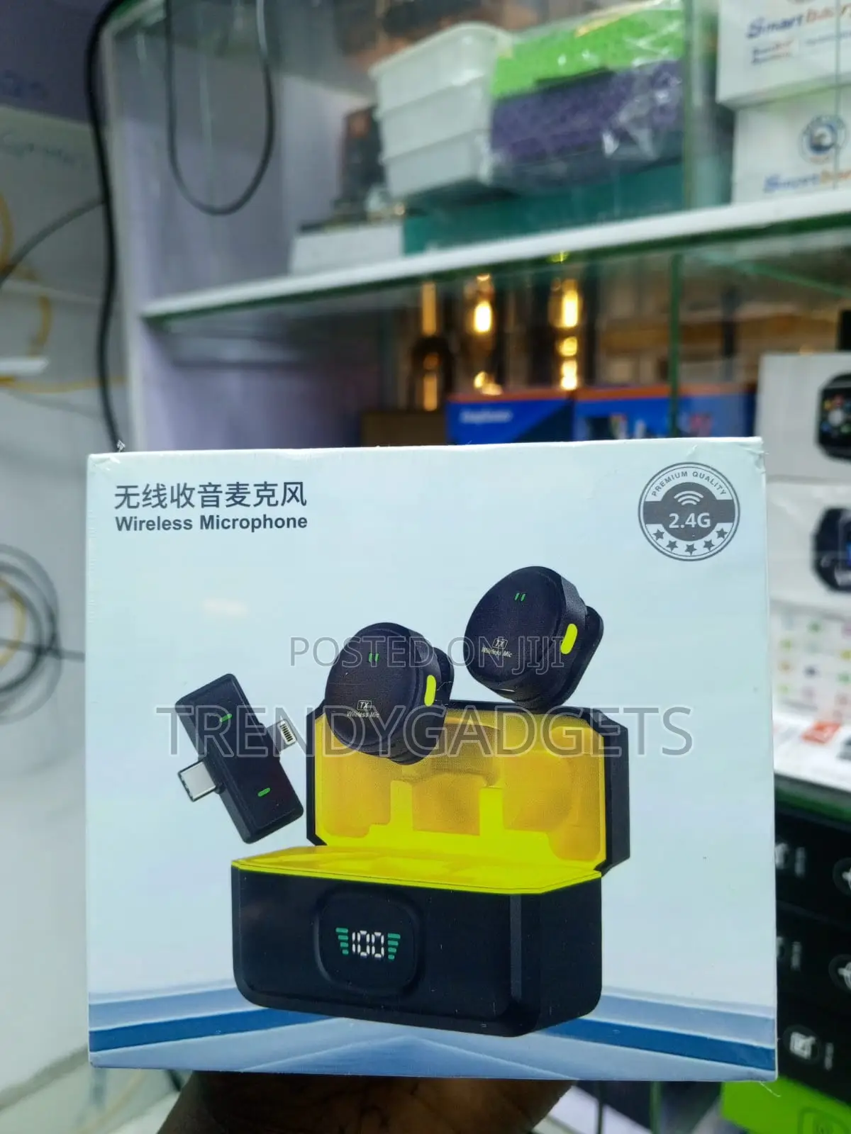 Q9 Dual Wireless Microphone With Charging Case and Display
