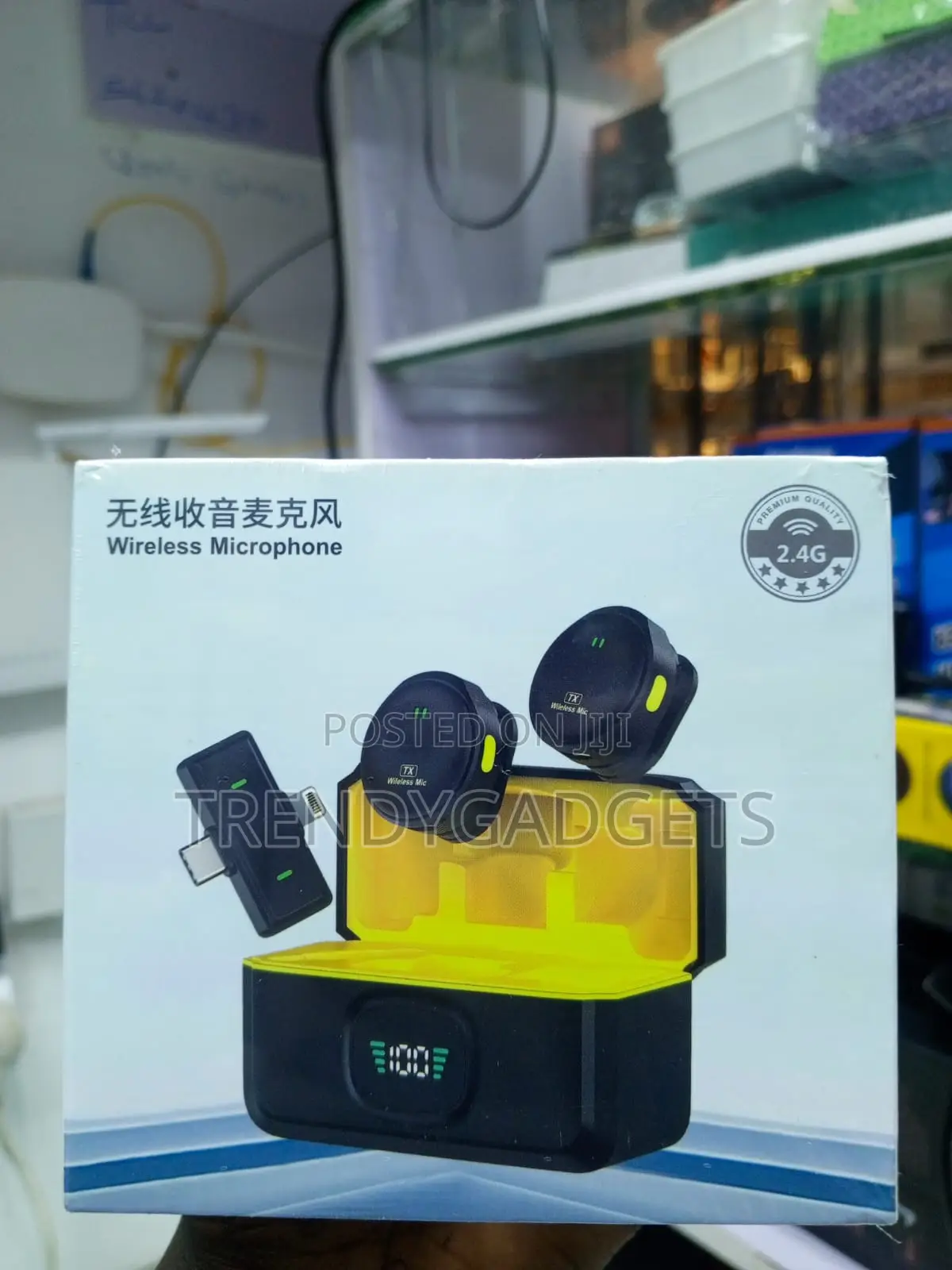 Q9 Dual Wireless Microphone With Charging Case and Display