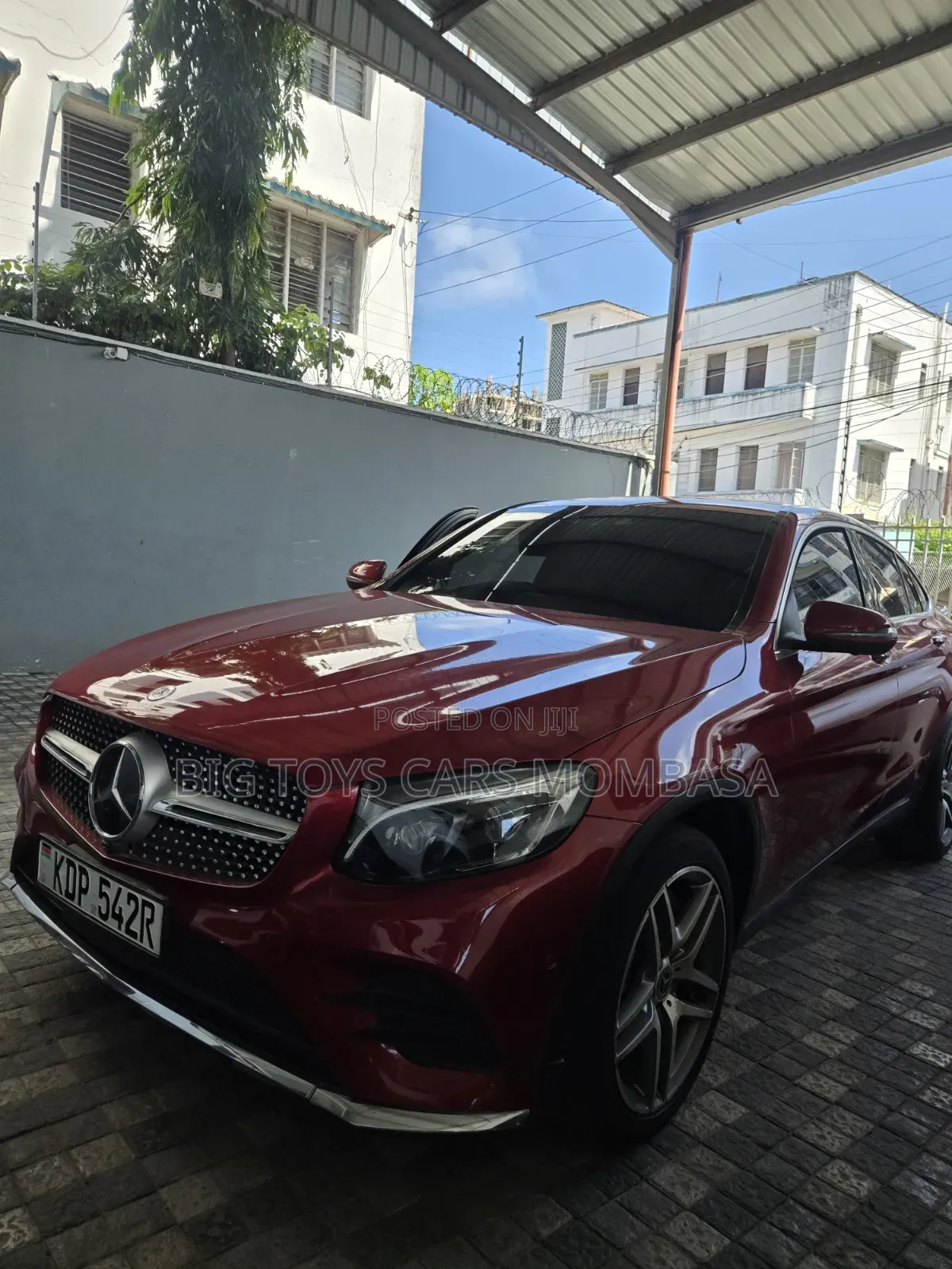 Mercedes-Benz GLC-Class GLC250 Sport Utility 4-Door (2.0L, 4cyl Turbo)