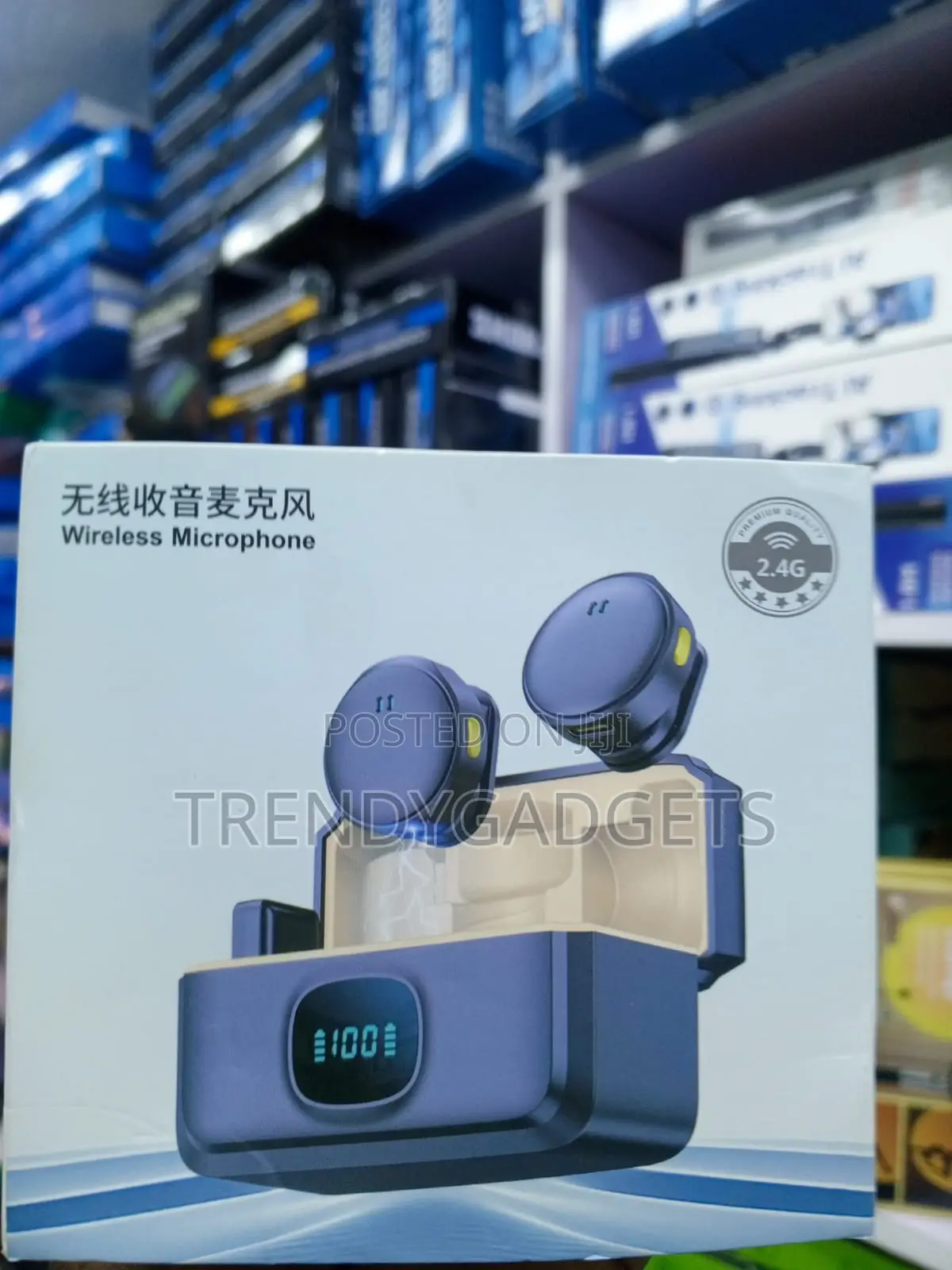 Q8 Wireless Lapel Microphones With Digital Display Case
